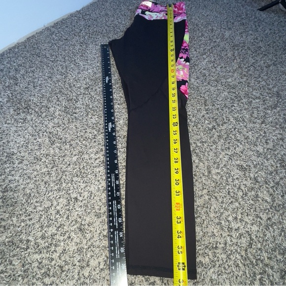 Womens Skechers Black and Pink Floral Athletic Leggings size Large - Picture 14 of 17